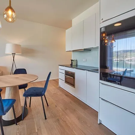 Hermitage Apartment *